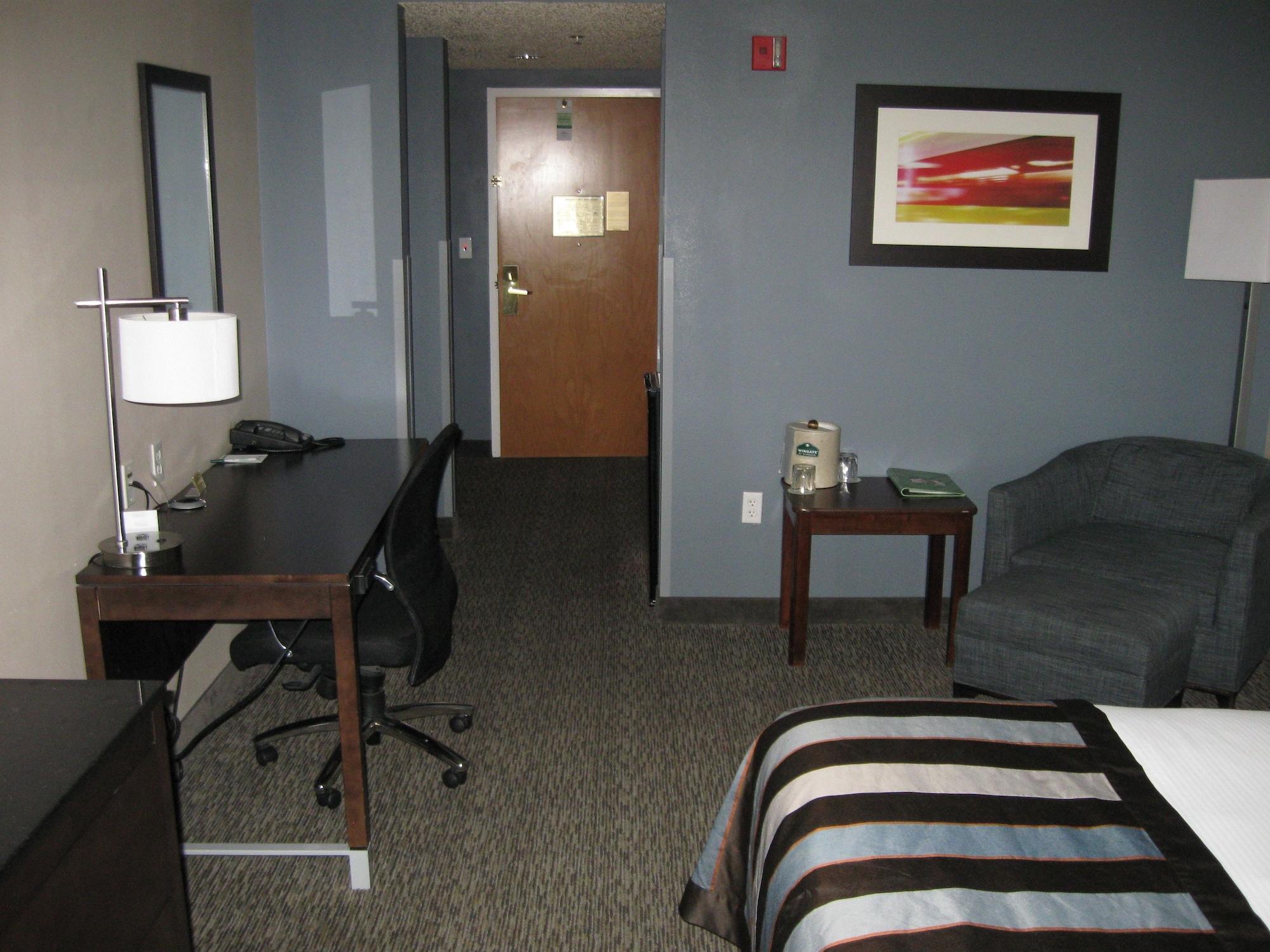 Wingate By Wyndham Fargo Hotel Exterior photo
