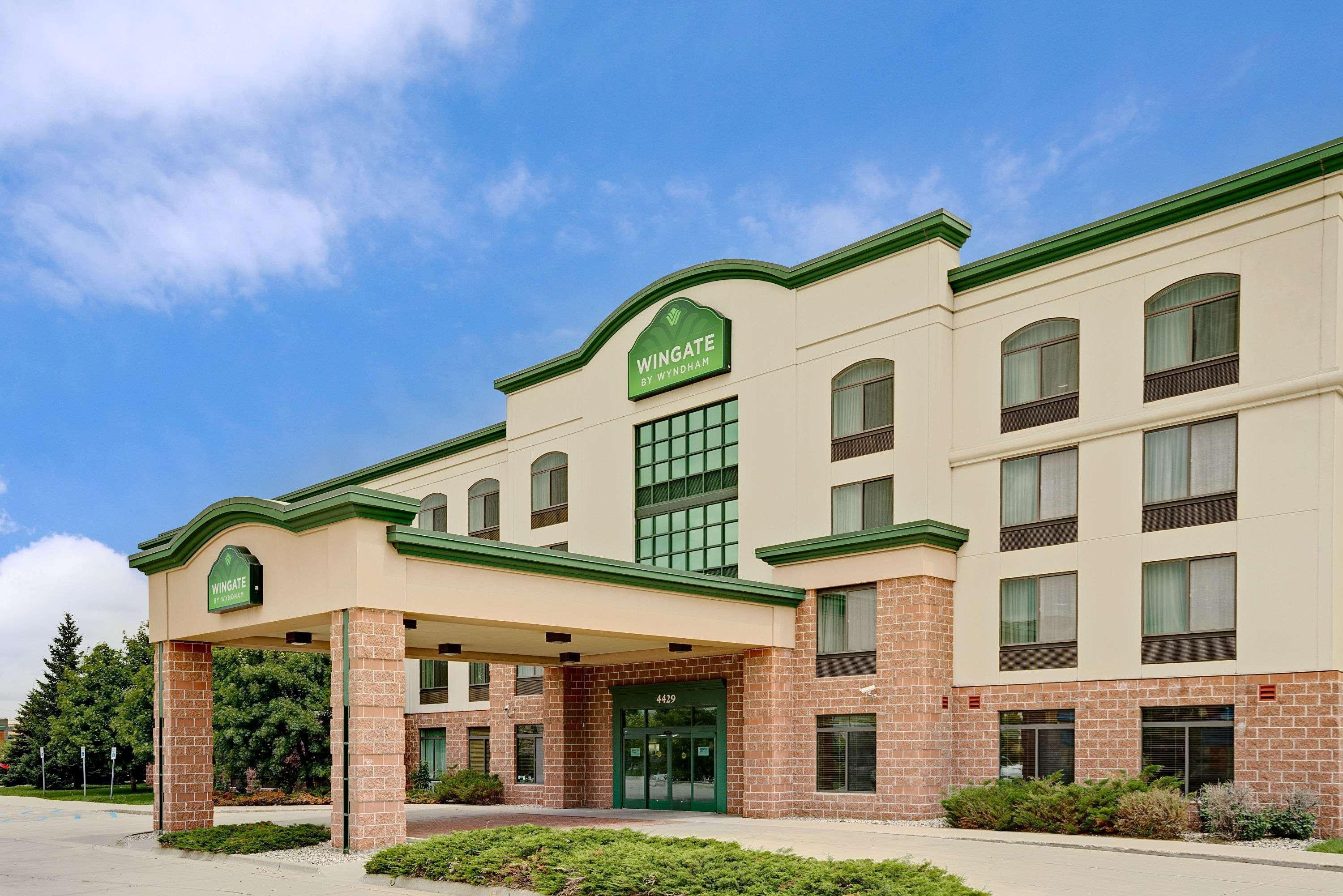 Wingate By Wyndham Fargo Hotel Exterior photo